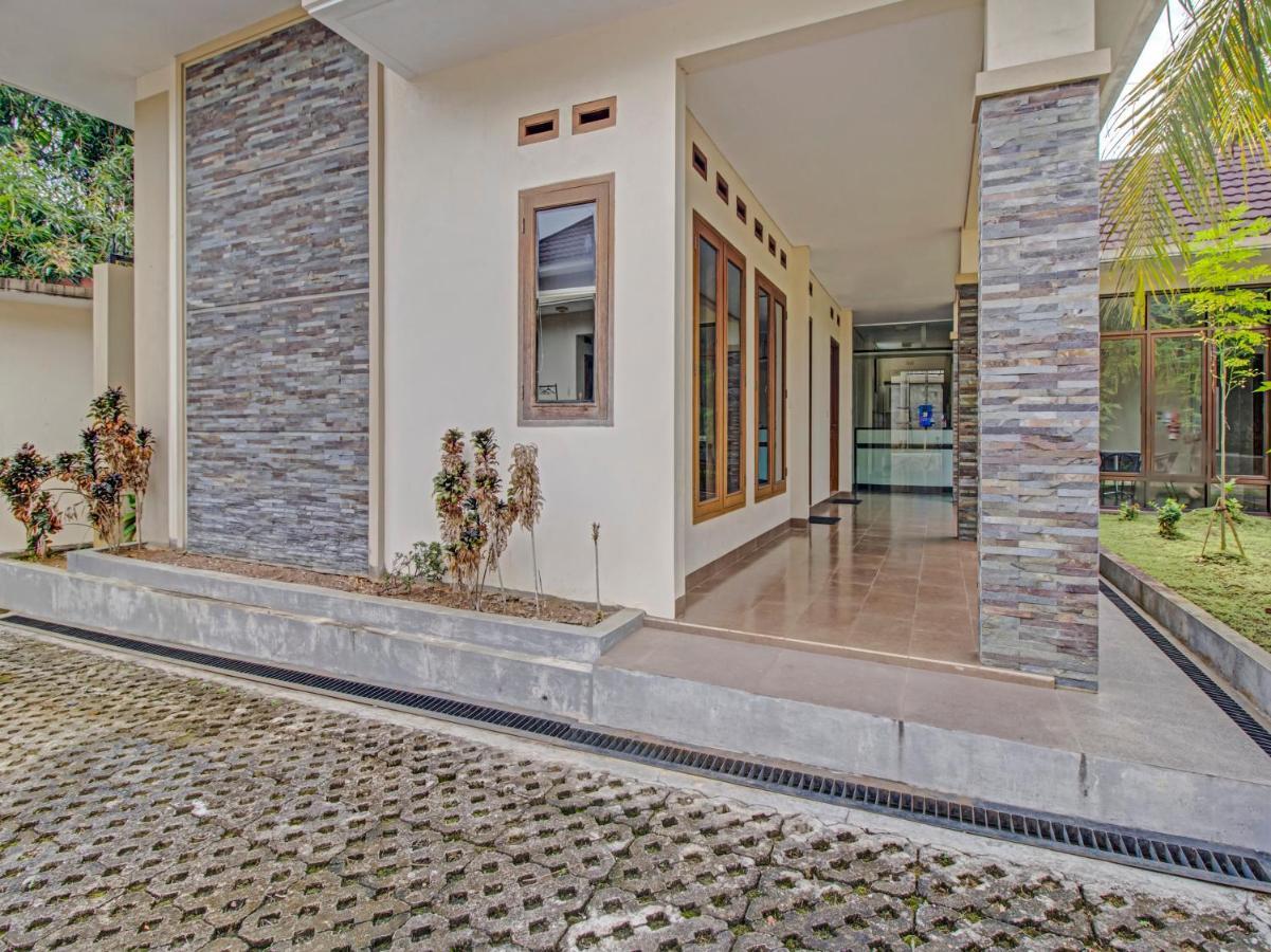 Oyo 89997 Hotel Bumi Kedaton Waterpark Bandar Lampung Exterior foto