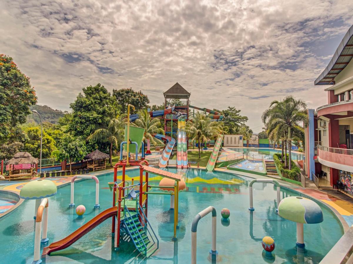 Oyo 89997 Hotel Bumi Kedaton Waterpark Bandar Lampung Exterior foto
